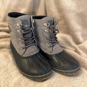 Sperry’s Little Kid's Bowline Boot Navy Blue and Grey Size 2M